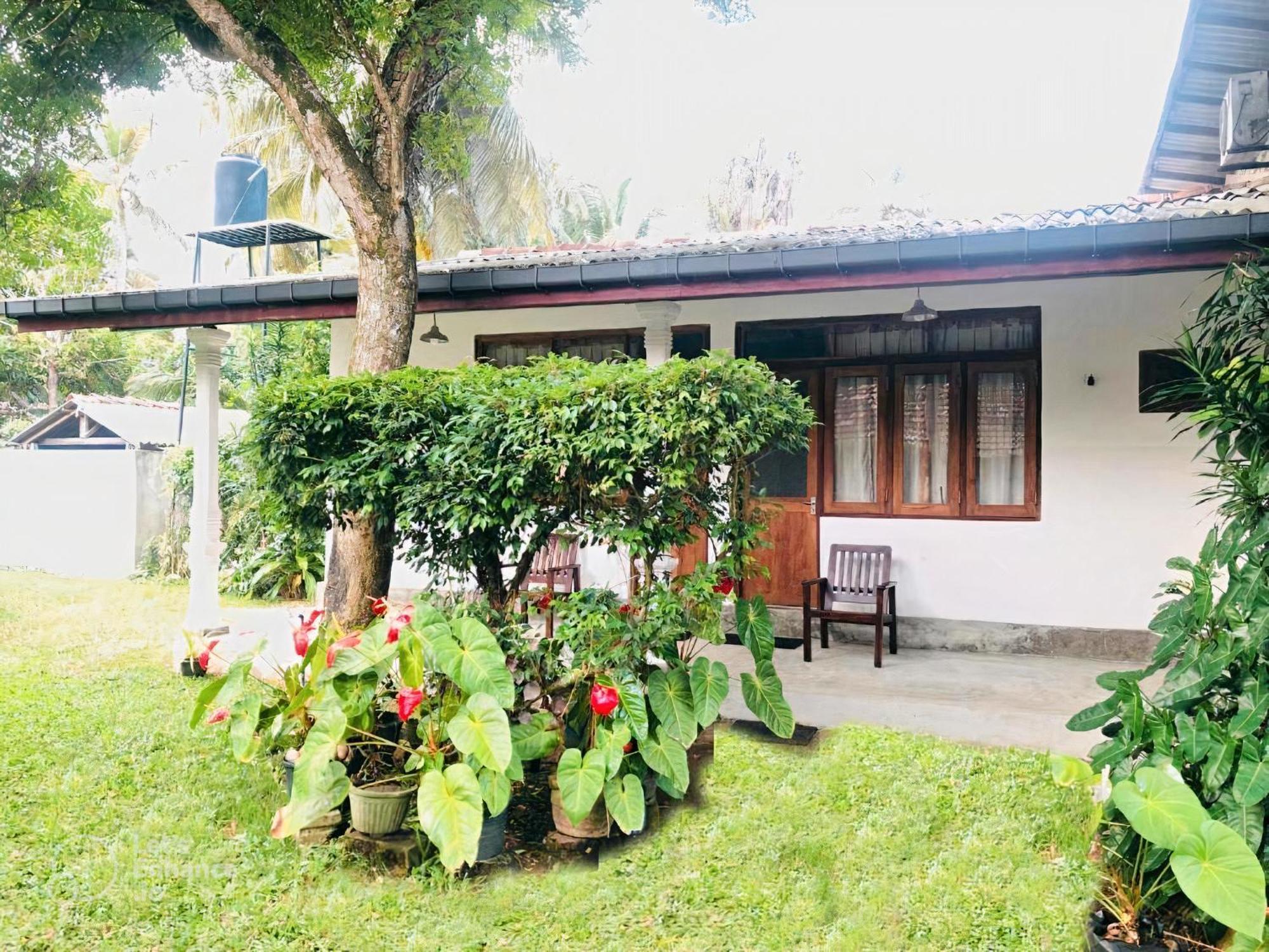 Waves Hotel Hikkaduwa Ngoại thất bức ảnh