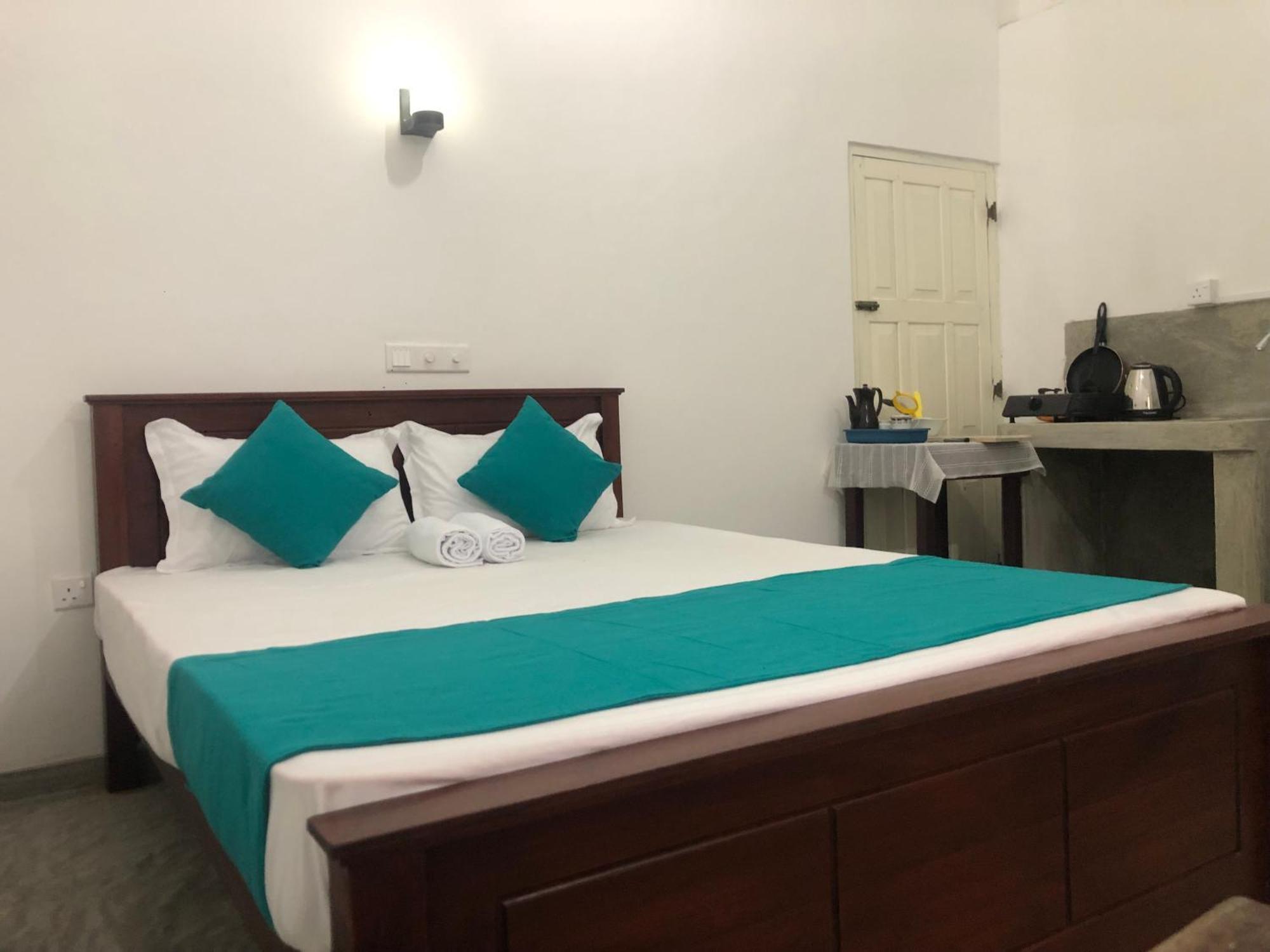 Waves Hotel Hikkaduwa Ngoại thất bức ảnh