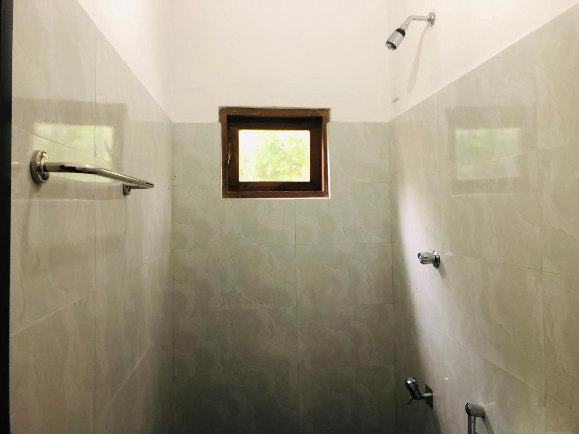Waves Hotel Hikkaduwa Ngoại thất bức ảnh