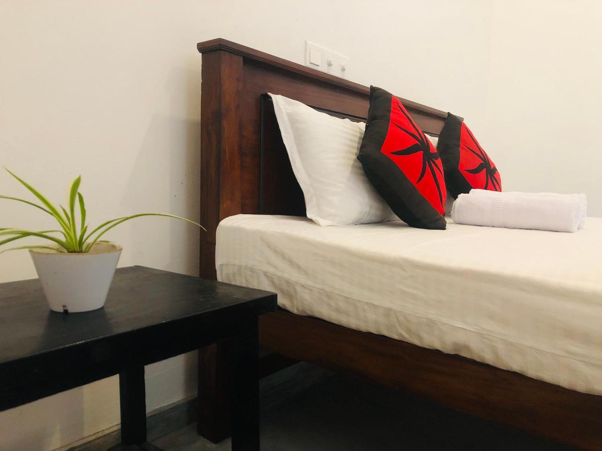 Waves Hotel Hikkaduwa Ngoại thất bức ảnh