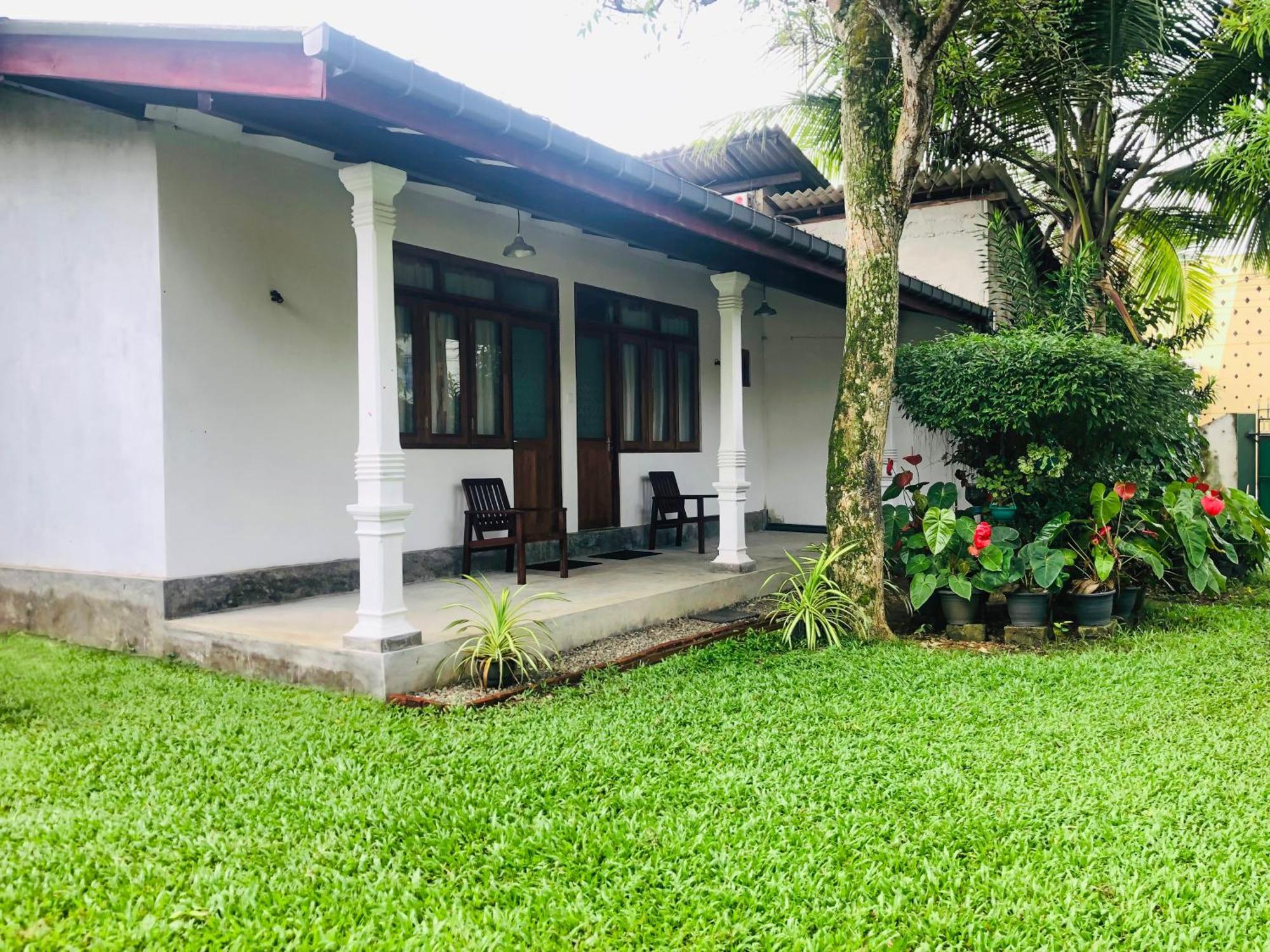Waves Hotel Hikkaduwa Ngoại thất bức ảnh