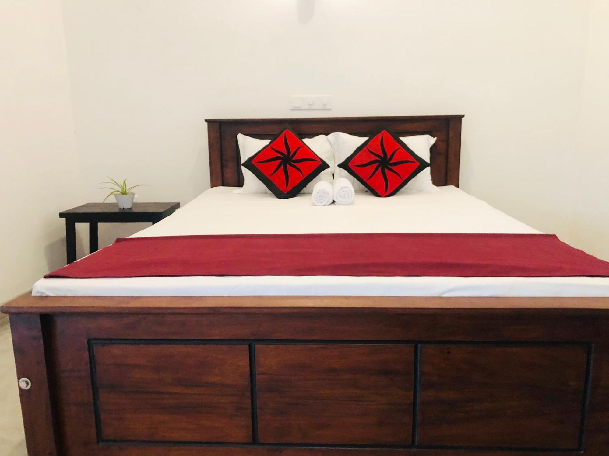 Waves Hotel Hikkaduwa Ngoại thất bức ảnh