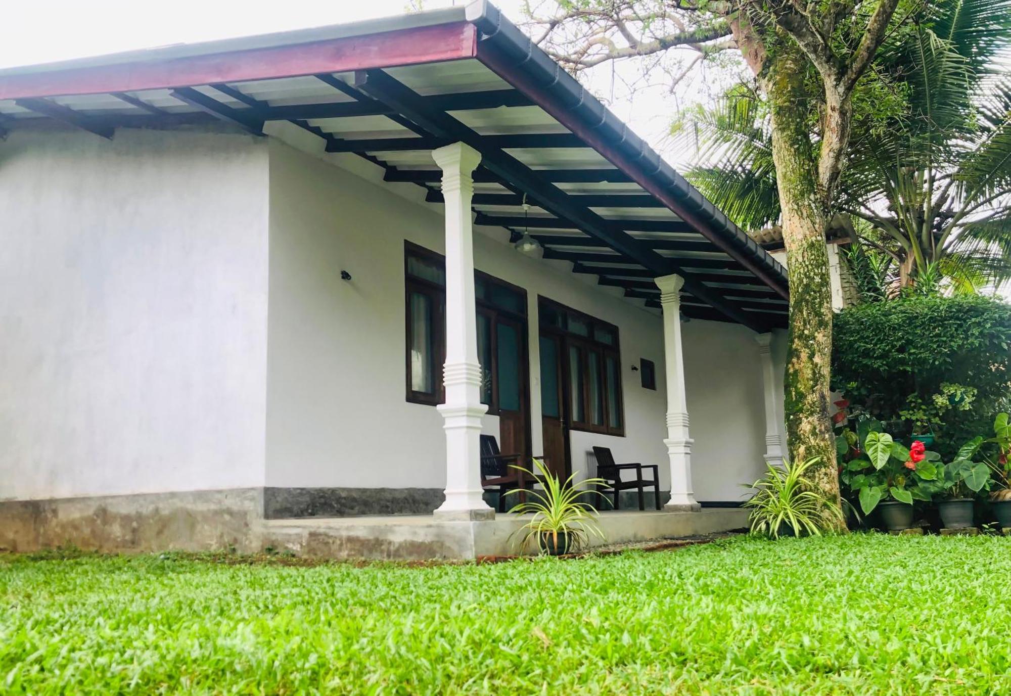 Waves Hotel Hikkaduwa Ngoại thất bức ảnh