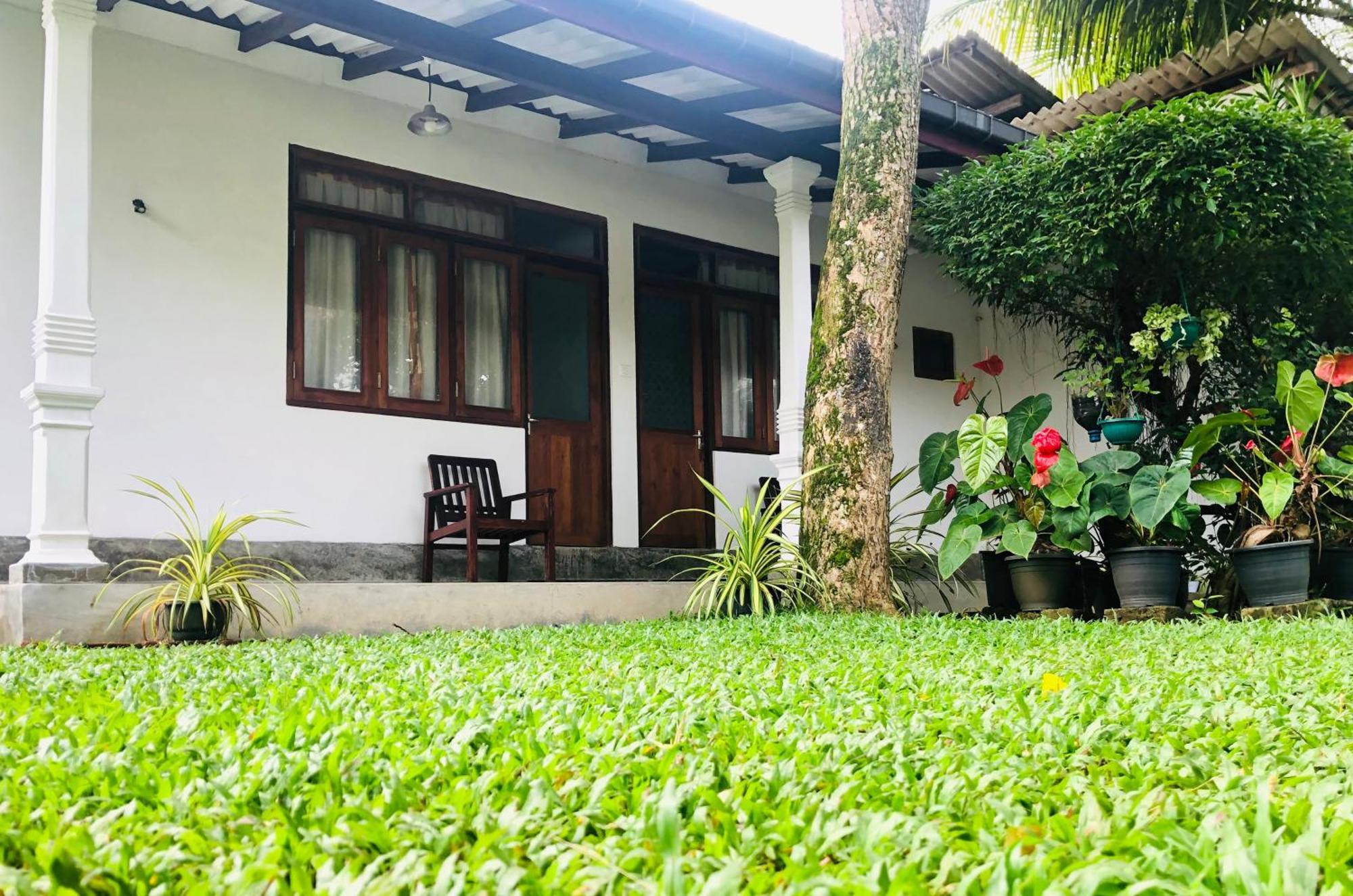 Waves Hotel Hikkaduwa Ngoại thất bức ảnh