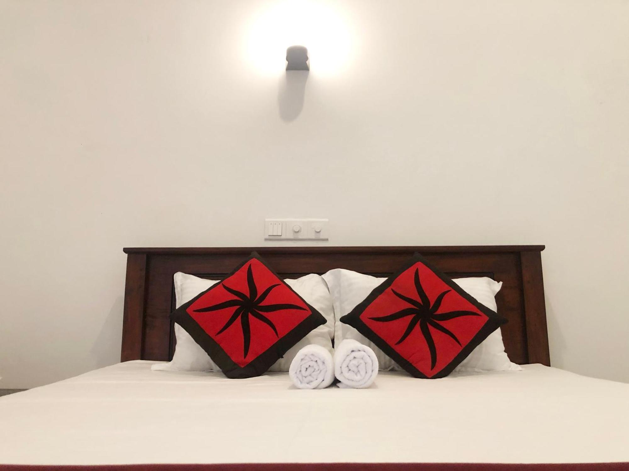 Waves Hotel Hikkaduwa Ngoại thất bức ảnh