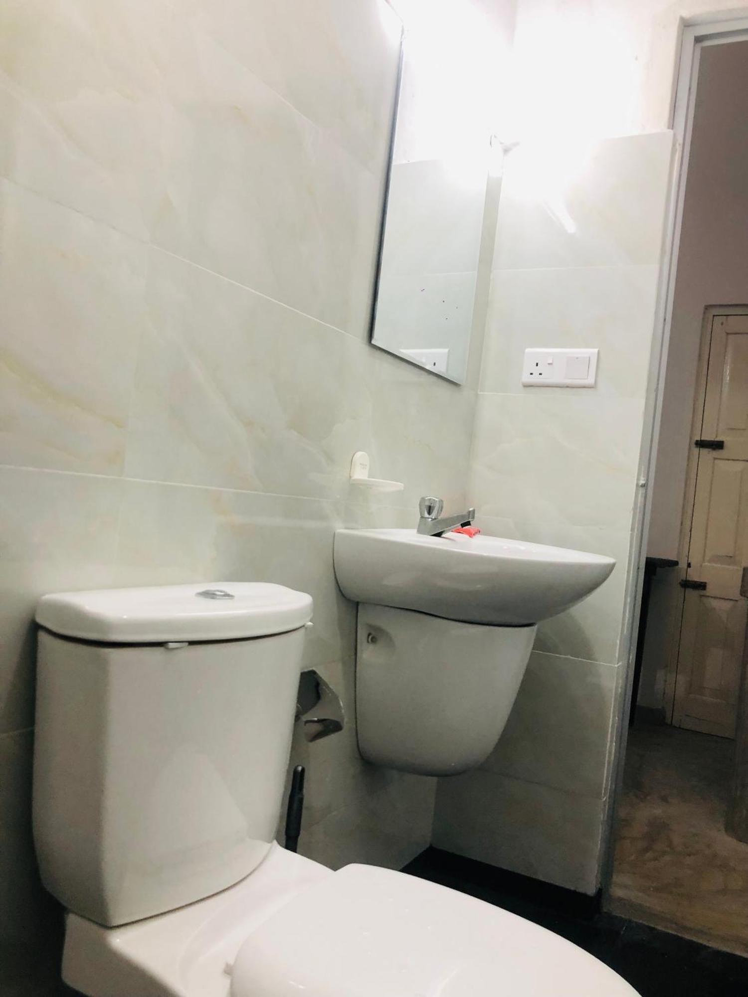 Waves Hotel Hikkaduwa Ngoại thất bức ảnh