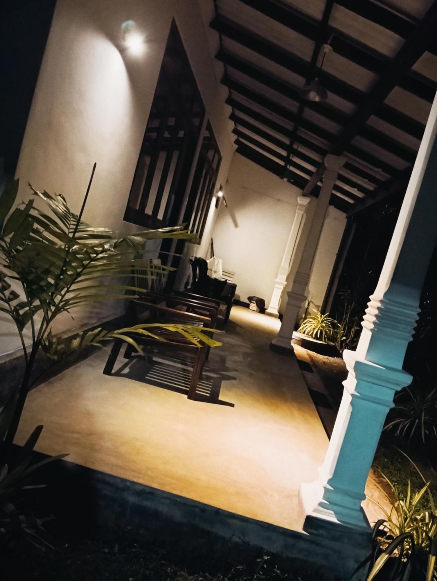 Waves Hotel Hikkaduwa Ngoại thất bức ảnh