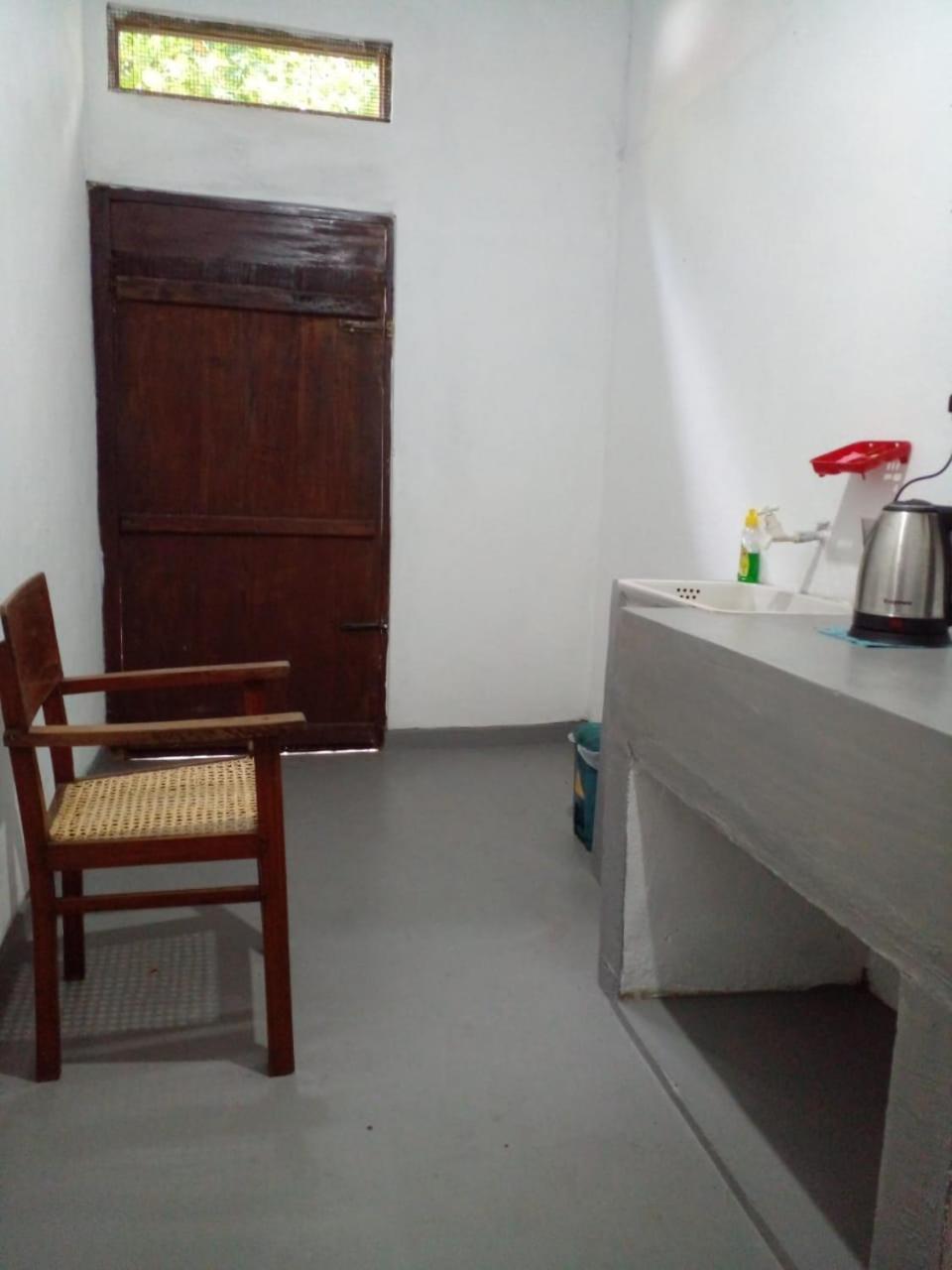 Waves Hotel Hikkaduwa Ngoại thất bức ảnh