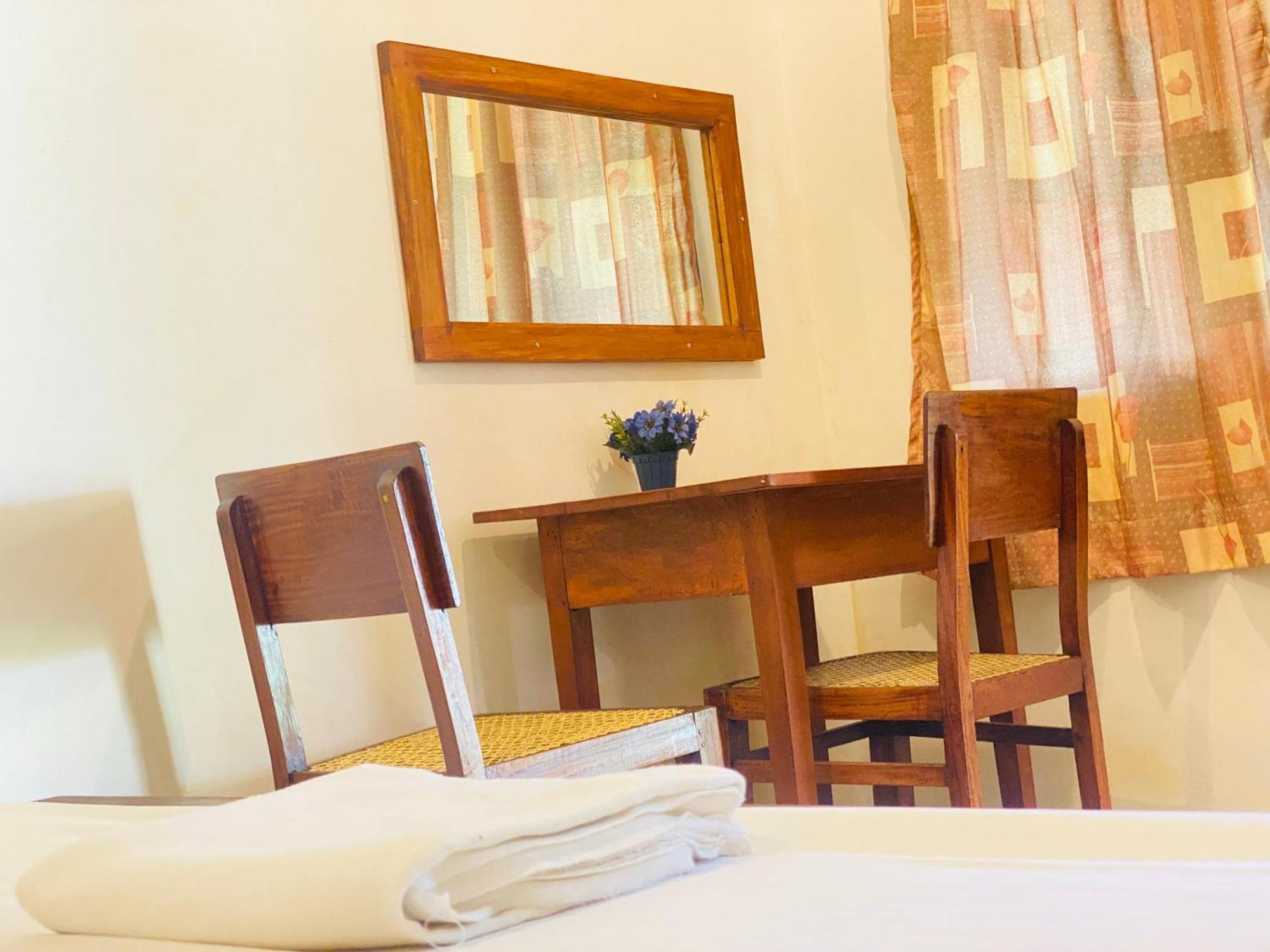 Waves Hotel Hikkaduwa Ngoại thất bức ảnh