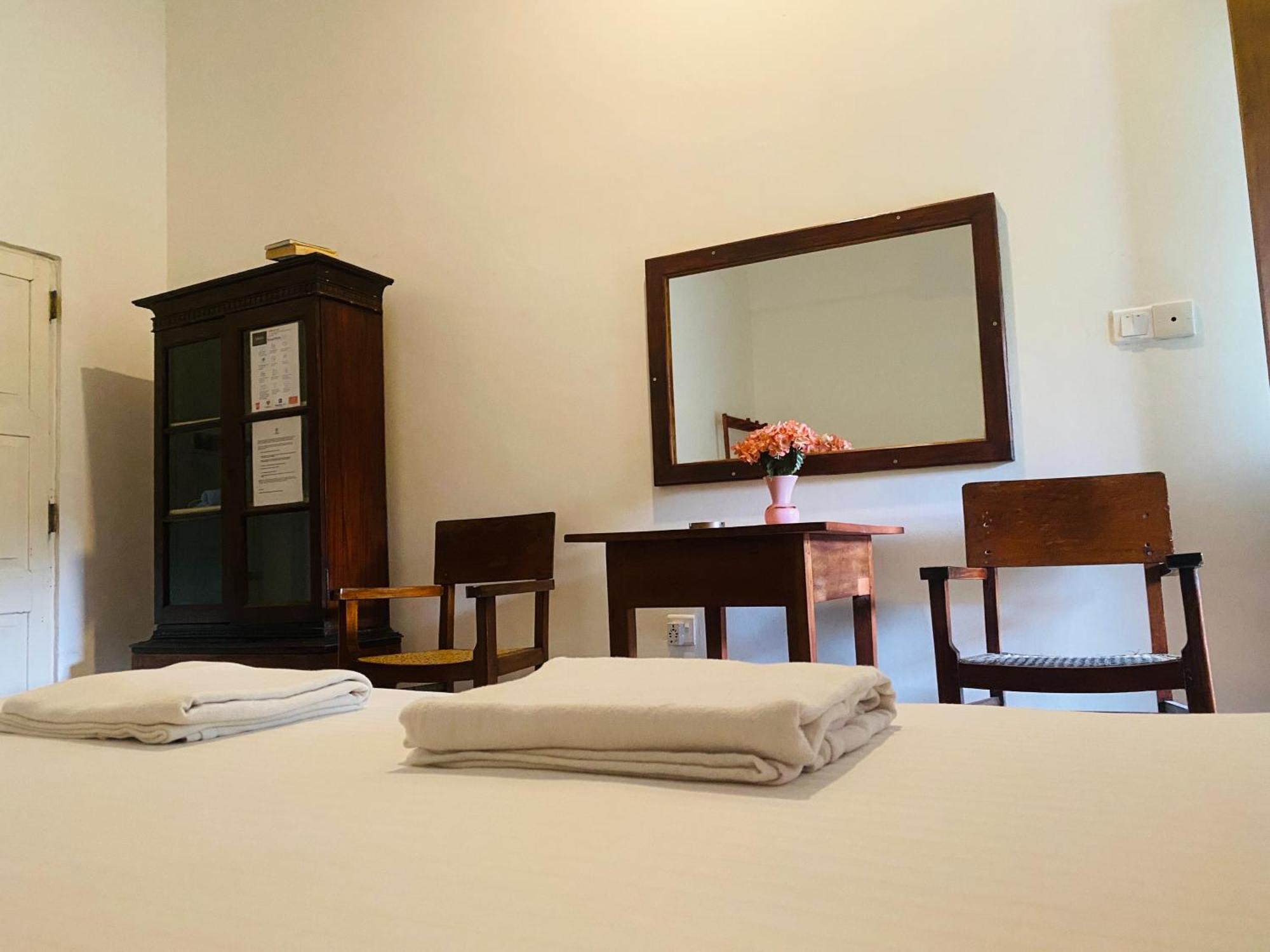 Waves Hotel Hikkaduwa Ngoại thất bức ảnh