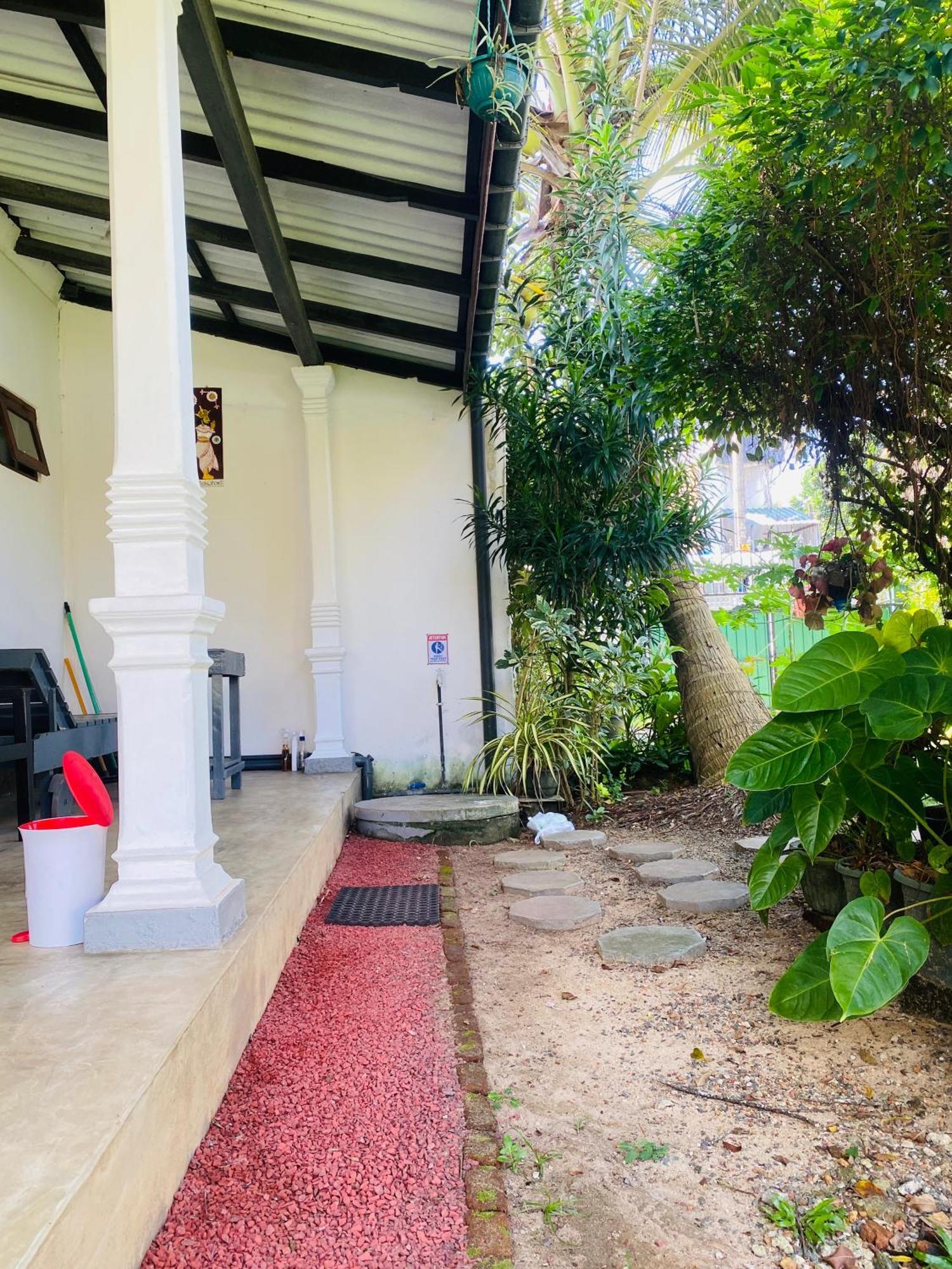 Waves Hotel Hikkaduwa Ngoại thất bức ảnh