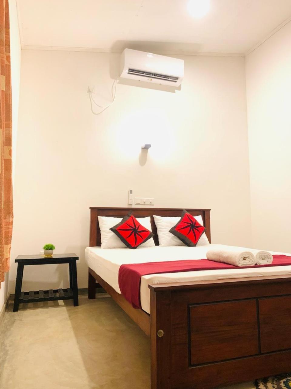Waves Hotel Hikkaduwa Ngoại thất bức ảnh